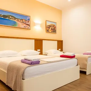 Sofia's Cozy 3*, Himare Albanië